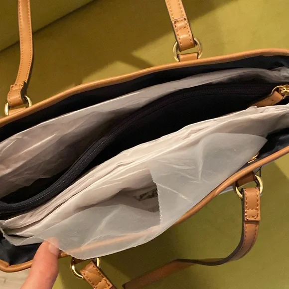 New with Tags- Tommy Hilfiger- “The Shopper” Bag-Lots of pockets!! - Picture 8 of 12